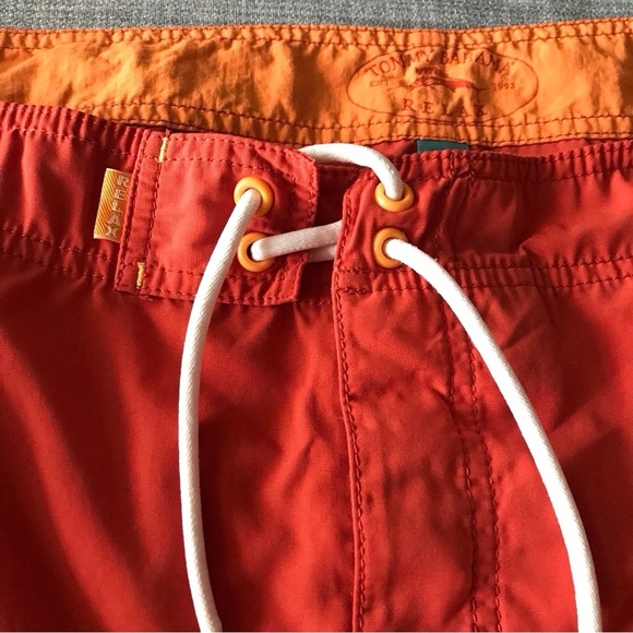 Tommy Bahama board shorts size 36 front pockets and 1 side Velcro pocket - Picture 5 of 9